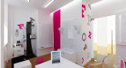 Projekt wnętrza salonu optycznego – biało-różowy gabinet