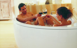 Romantyczna kąpiel we dwoje – sposób na Walentynki
