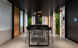 Showroom w czerni i zieleni 