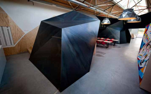 Sid Lee Architecture, siedziba główna Red Bull, Amsterdam, adaptacja hali poprzemysłowej