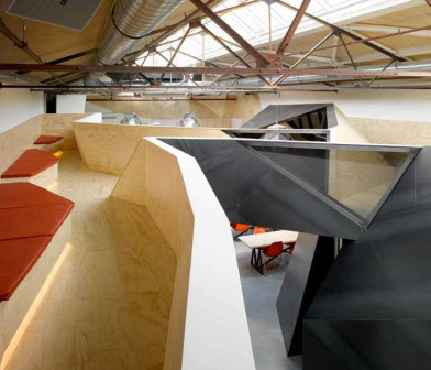 Sid Lee Architecture, siedziba główna Red Bull, Amsterdam, adaptacja hali poprzemysłowej