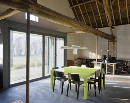 Hilberink Bosch Architects, adaptacja budynku gospodarczego na mieszkanie i biuro,  Berlicum