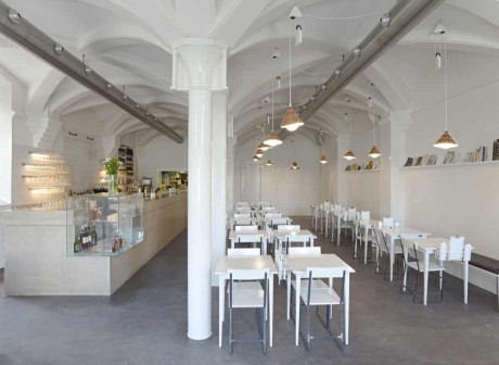 Petra Gipp Arkitektur, Färgfabriken Kunsthalle, galeria sztuki w hali fabrycznej, adaptacja hali poprzemysłowej