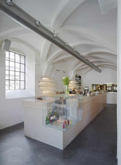 Petra Gipp Arkitektur, Färgfabriken Kunsthalle, galeria sztuki w hali fabrycznej, adaptacja hali poprzemysłowej