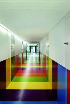 Batlle i Roig Architectes, przedszkole w Jardin de Malaga, kolor we wnętrzach