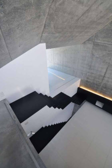 Fuse-atelier, dom w Abiko, beton we wnętrzach
