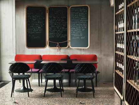 Nika Zupanc, restauracja AS Aperitivo, lampa w kształcie wiśni, restauracja w Lublanie