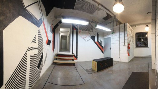 LATE, _AFxTT [...], instalacja graficzno-architektoniczna, wnętrze biura coworkingowego w Krakowie 
