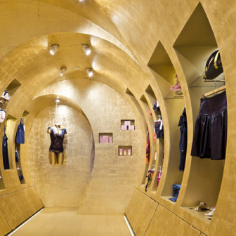 Atelier du Pont, butik Stelli Cadente w Paryżu, złote wnętrze