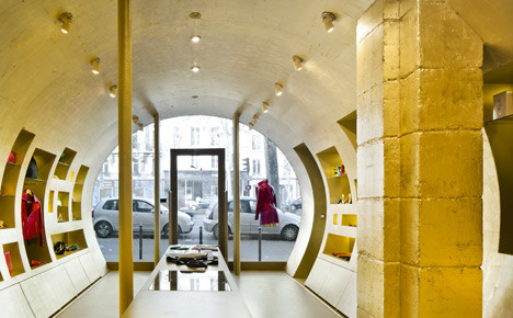 Atelier du Pont, butik Stelli Cadente w Paryżu, złote wnętrze