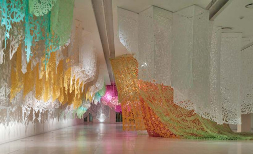 Manuel Ameztoy, instalacja z wycinanych tkanin, wystawa w Faena Arts Center w Buenos Aires
