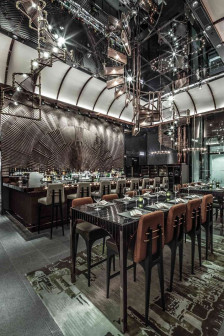 Joyce Wang, restauracja AMMO w Hong Kongu, wnętrze inspirowane filmem Alphaville