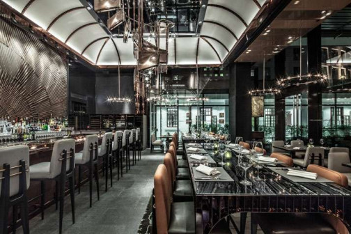 Joyce Wang, restauracja AMMO w Hong Kongu, wnętrze inspirowane filmem Alphaville