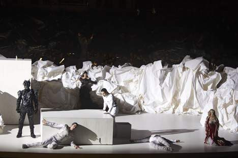 Frank Gehry, scenografia do opery Don Giovanni Mozarta, scenografia z gniecionego papieru