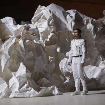 Frank Gehry, scenografia do opery Don Giovanni Mozarta, scenografia z gniecionego papieru