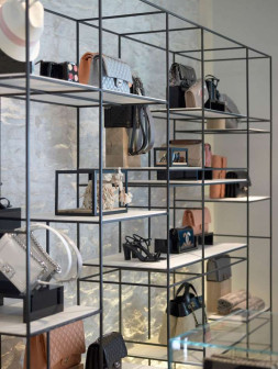 Butik Linea Piu, Kois Associated Architects, wnętrza łączące minimalistyczny design i grecką tradycję