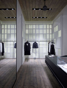 Butik Linea Piu, Kois Associated Architects, wnętrza łączące minimalistyczny design i grecką tradycję