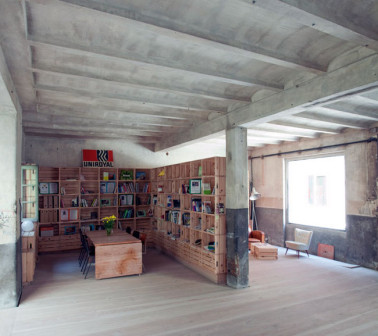 CH+QS architects, Madrid Hub Offices, biura w dawnym warsztacie samochodowym, wnętrza industrialne