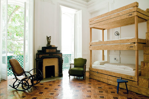 Independente Hostel & Suites w Lizbonie, adaptacja pałacu z początku XX wieku na hostel, wnętrza eklektyczne, art deco i meble z odzysku