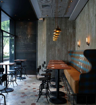 Darryl Goveas, restauracja MATTO w Szanghaju, wnętrza eklektyczne, połączenie estetyki industrialnej, rustykalnej i retro