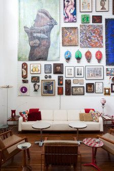 Pedro Useche, dom architekta w Sao Paulo, wnętrza w stylu modernistycznym i vintage