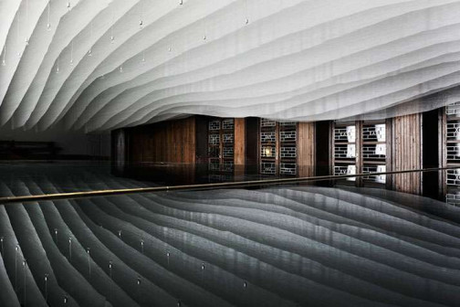 Arcus Temporum, instalacja na festiwal muzyki w dawnym klasztorze w Pannonhalma, Dániel Baló, Dániel Eke i Zoltán Kalászi, instalacja z geowłókniny