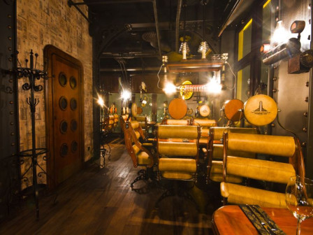 Wodna Wieża w Pszczynie, wnętrza w stylu steampunk, steampunkowa restauracja, wnętrza jak z powieści Juliusza Verne'a