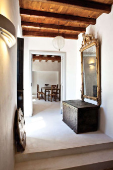 Tina Komninou, Hydra Residence, wnętrza w stylu greckim, wnętrza łączące tradycyjną, grecką architekturę i nowoczesność