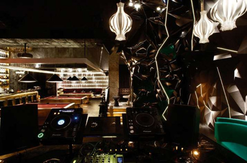 Tom Dixon, Tazmania Ballroom, ekskluzywny klub nocny w Hong Kongu, wnętrza w stylu glamour