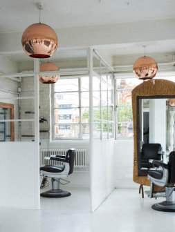 Fourth Floor, salon fryzjerski z meblami i lampami Toma Dixona, salon fryzjerski w Londynie