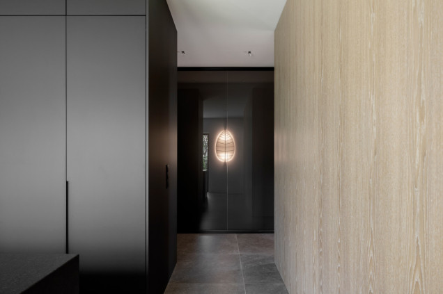 Minimalistyczne wnętrza domu w Bielsku-Białej od Tika Design 