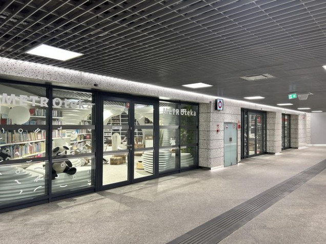 projekt nowoczesnej biblioteki z hydroponiką