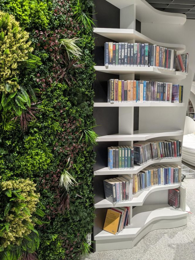 projekt nowoczesnej biblioteki z hydroponiką