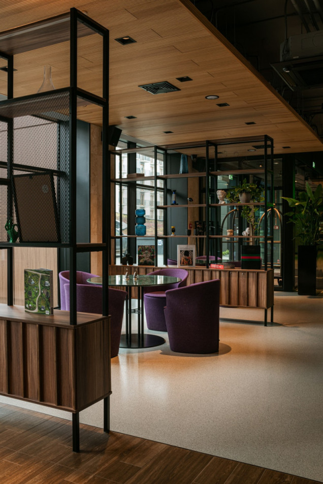 Hyatt Kraków wnętrza okładziny drewniane