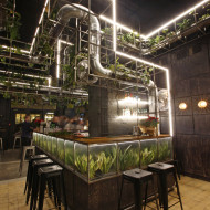 Bar Foton, wnętrze w stylu industrialnym 