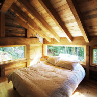 Naturalna kabina z drewna, czyli niecodzienny relaks nad jeziorem