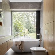 Minimalistyczne wnętrza domu w Bielsku-Białej od Tika Design 