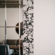 wnętrza krakowskiego apartamentu w zabytkowej kamienicy 