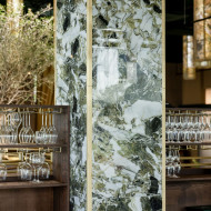 wnętrze eleganckiej restauracji 