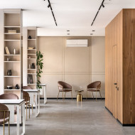 Biuro w minimalistycznym, eleganckim stylu
