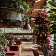 Abstrakcyjne wnętrze restauracji Medusa w Sopocie