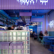 FoodX w Poznaniu: neonowa energia lat 90.