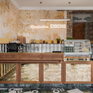 Industrialny szyk i złote akcenty projekt śniadaniowni katowice