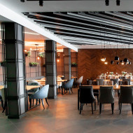 Restauracja (dwukolorowa listwa kubiczna o różnych wysokościach)
