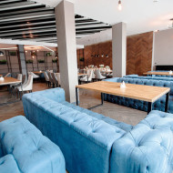 Restauracja (dwukolorowa listwa kubiczna o różnych wysokościach)