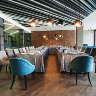 Restauracja (dwukolorowa listwa kubiczna o różnych wysokościach)