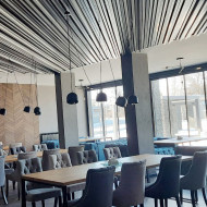 Restauracja (dwukolorowa listwa kubiczna o różnych wysokościach)
