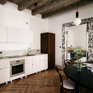 wnętrza krakowskiego apartamentu w zabytkowej kamienicy 