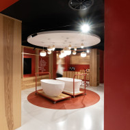 Industrialne wnętrze showroomu Marmite