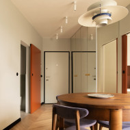 Mieszkanie mid-century projektu r_au_m* 